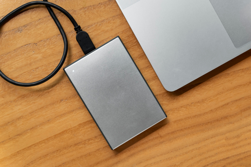 Cum să îți conectezi SSD-ul extern la calculator, laptop sau alt dispozitiv