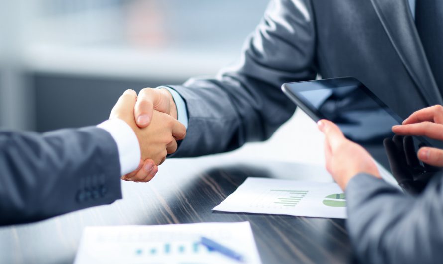 Refinanțare credit la aceeași bancă sau la altă bancă: ce variantă poate fi mai avantajoasă